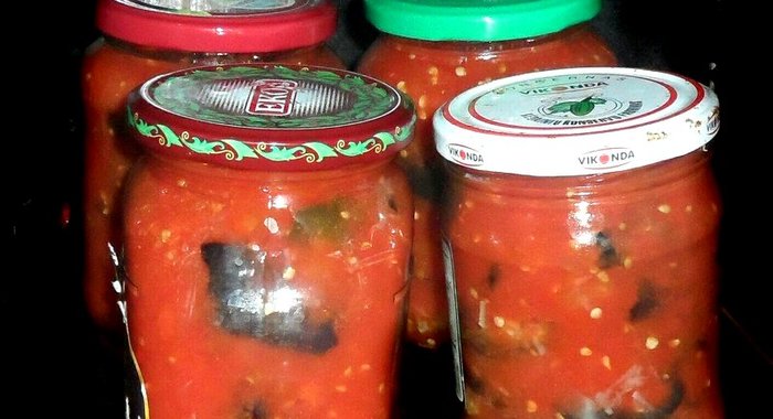 Баклажановые рулеты в томатном соусе