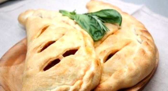 Закрытая пицца Кальцоне