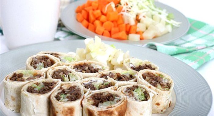 Тортильи с мягким сыром, говядиной и сельдереем