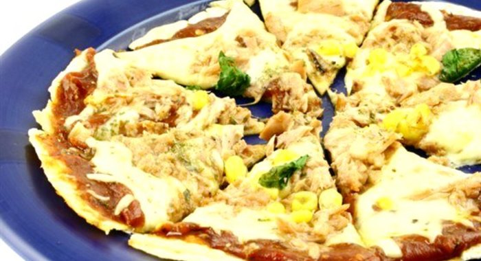 Зерновая пицца с тунцом и кукурузой