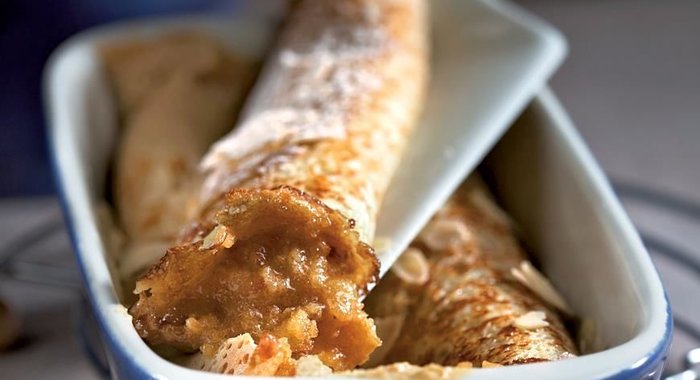 Блины, запеченные с миндальным кремом