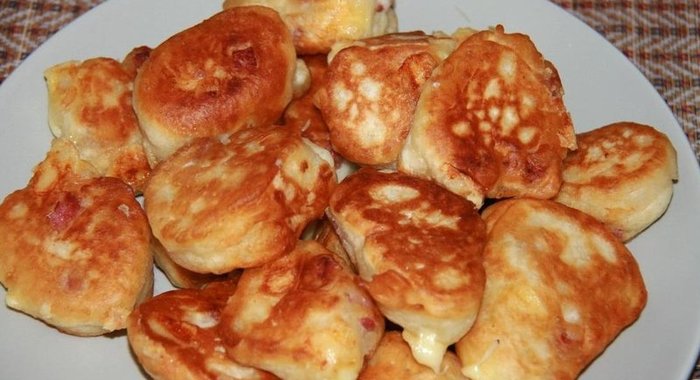 Оладьи с сыром и колбасой