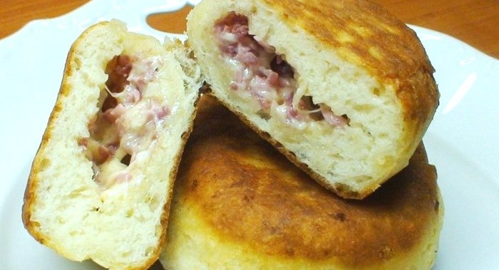 Пирожки с ветчиной и сыром