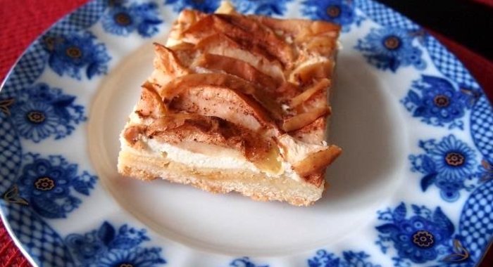 Яблочный пирог с творогом