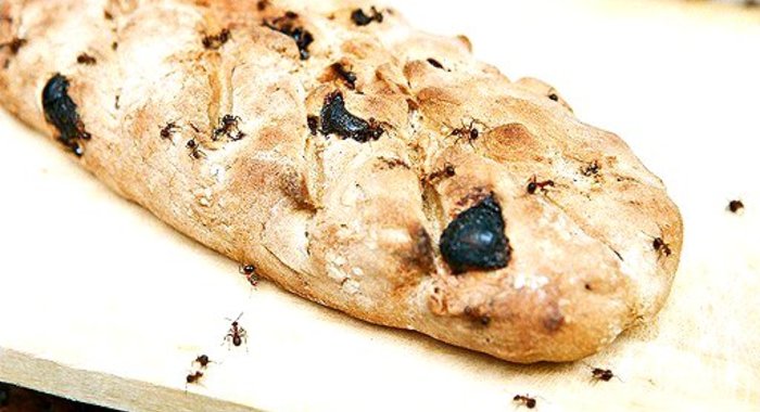 Пшенично-ржаной хлеб с изюмом и тмином