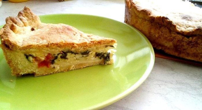 Закрытый пирог с брынзой и шпинатом