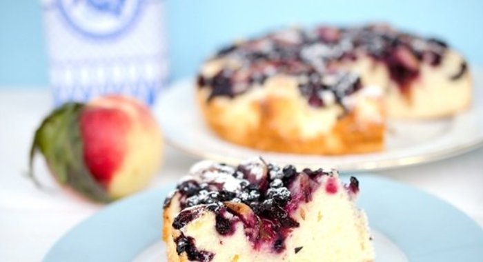 Пирог с яблоками и черникой