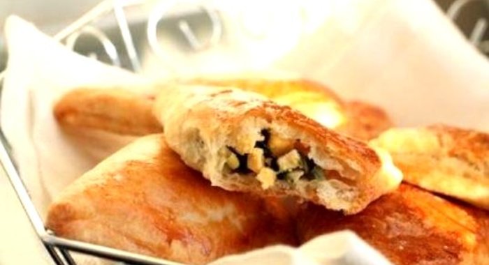 Пирожки с яйцом и зелёным луком