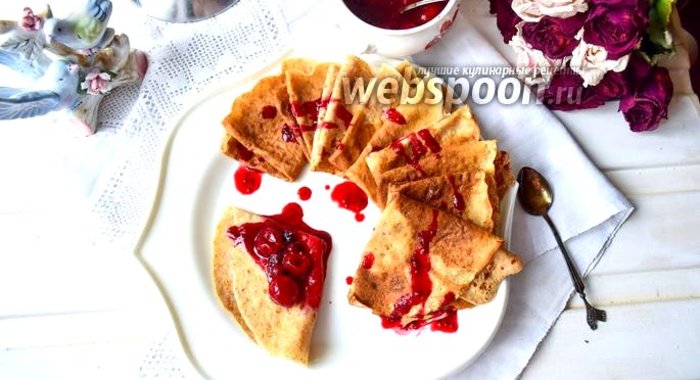 Блины цельнозерновые с ягодами