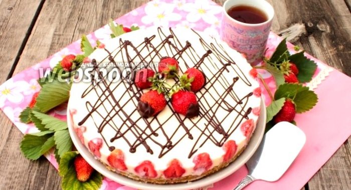 Торт-суфле «Халва и клубника»