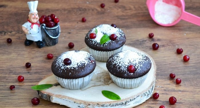 Мега-шоколадные кексы с клюквой.