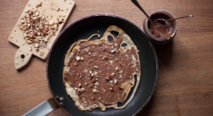 Быстрые блинчики с шоколадной пастой