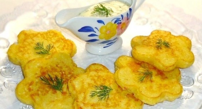 Кукурузные оладьи с крабовыми палочками + сырный соус