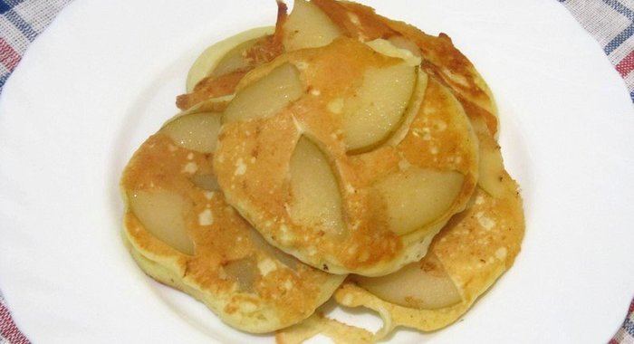 Оладьи с консервированной грушей