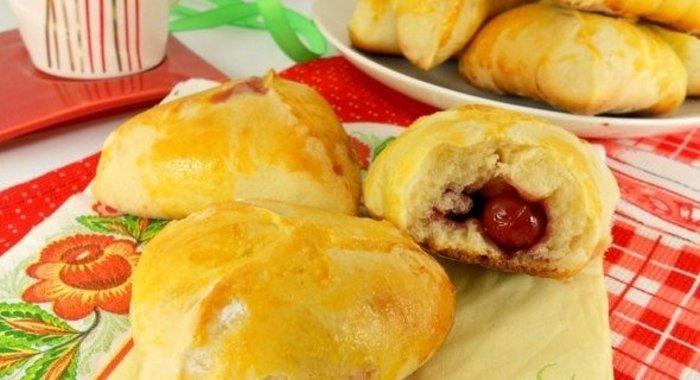 Пирожки духовые с вишней