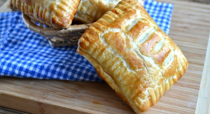 Пирожки из слоеного бездрожжевого теста