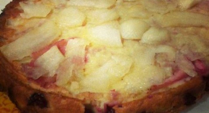 Клафути с вишней и яблоками