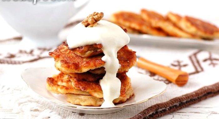 Оладьи с творогом и яблоками