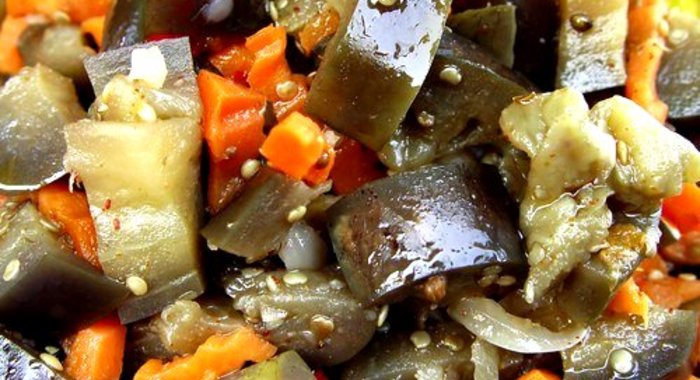 Салат из баклажанов с перцем и тмином