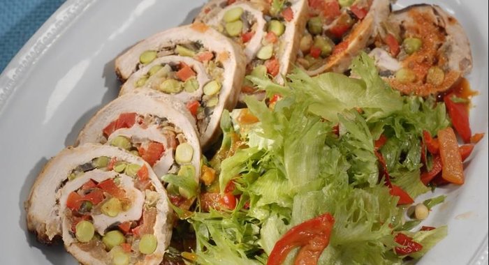 Рулет из свинины с грибами