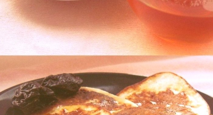 Овсяные оладьи с медом и черносливом