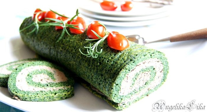 Рулет из шпината с печеночным паштетом