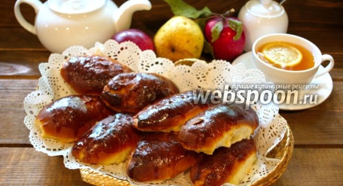 Пирожки дрожжевые с яблоком и грушей