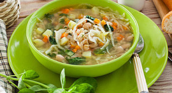 Минестроне с перловкой и шалфеем в мультиварке