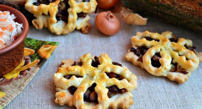 Хрустящие открытые пирожки-цветочки с грибами