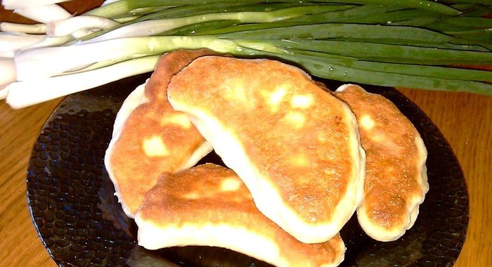 Жареные пирожки с луком