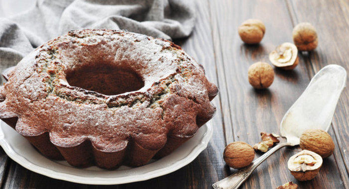 Сметанный кекс с орехами