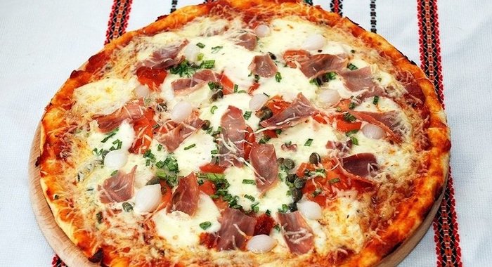 Пицца с ветчиной в мультиварке