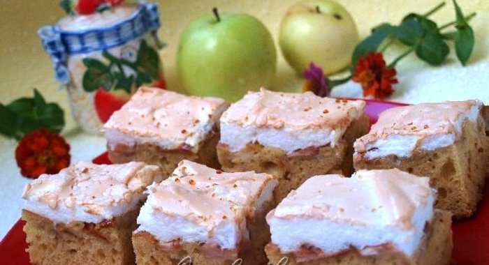 Яблочный пирог с меренгой