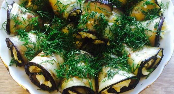 Рулеты из баклажанов с сыром