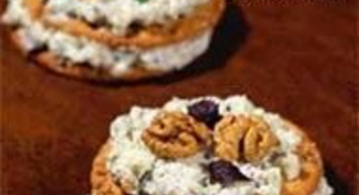 Хлебцы с сыром и орехами