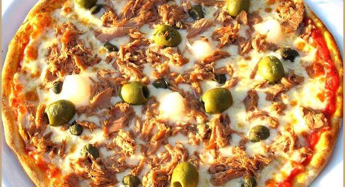 Пицца с тунцом