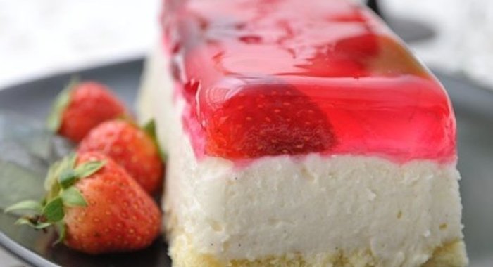 Бисквитный торт с желе