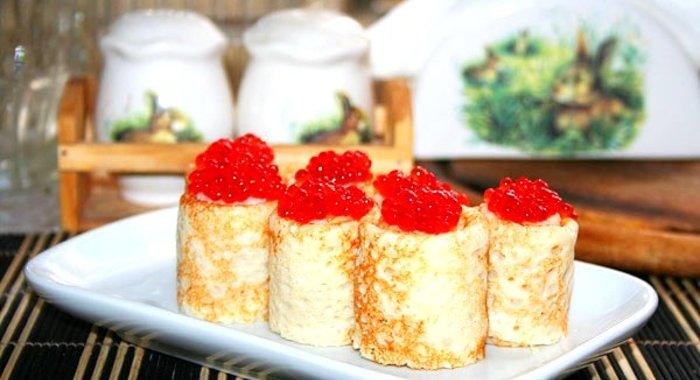 Блинчики с икрой красной