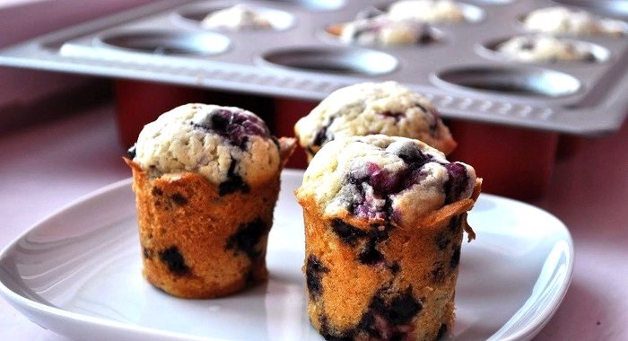 Творожные маффины со смородиной