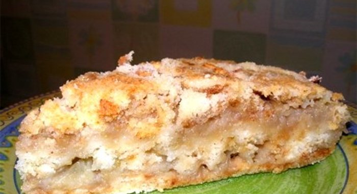 Шарлотка с тертыми яблоками