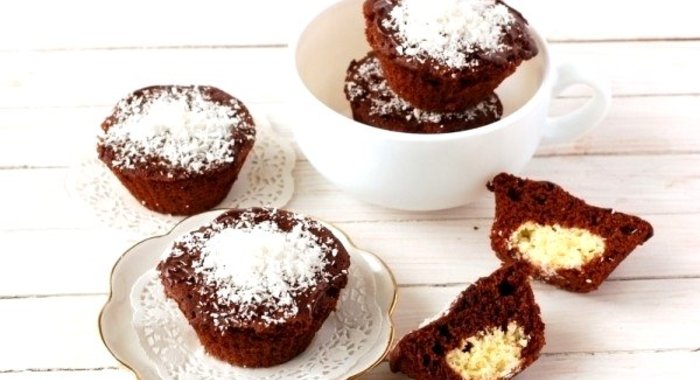 Шоколадные кексы с творожными шариками в микроволновке
