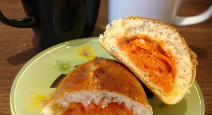 Сладкие пушистые дрожжевые пирожки с начинкой из моркови