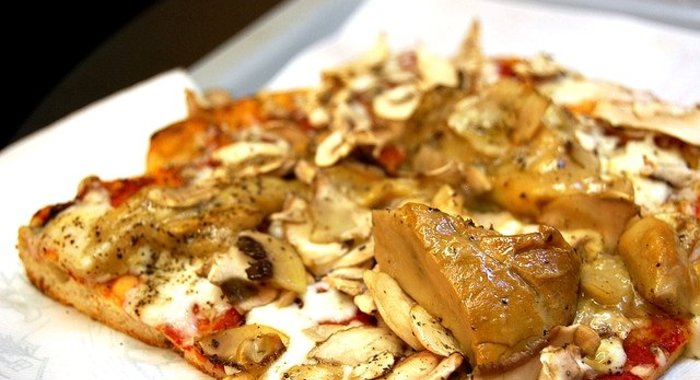 Пицца с белыми грибами