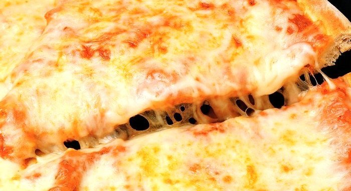 Пицца «Четыре сыра» с итальянскими специями