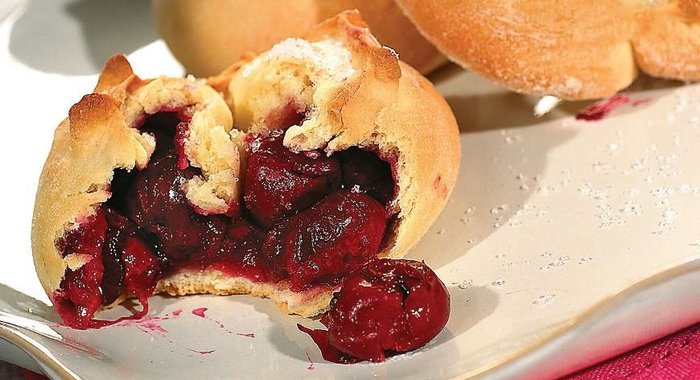 Пирожки с вишнями