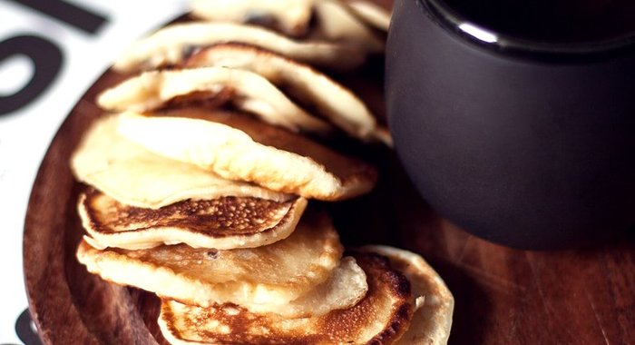 Оладьи с яблоком и фундуком