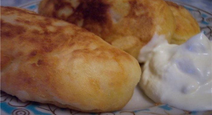 Пирожки с сосиской