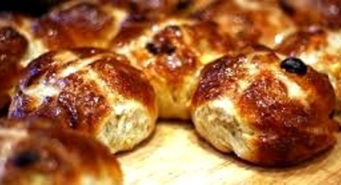 Воздушные булочки с изюмом