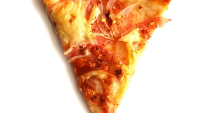 Пицца с красным луком