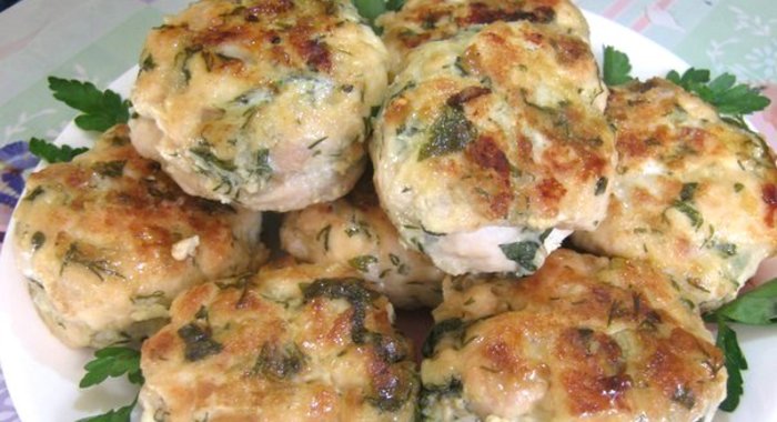 Рубленые куриные котлеты с картофелем